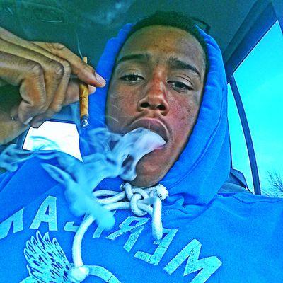 Singlee 
these nigga outchea be pillow talkin to dez hoes