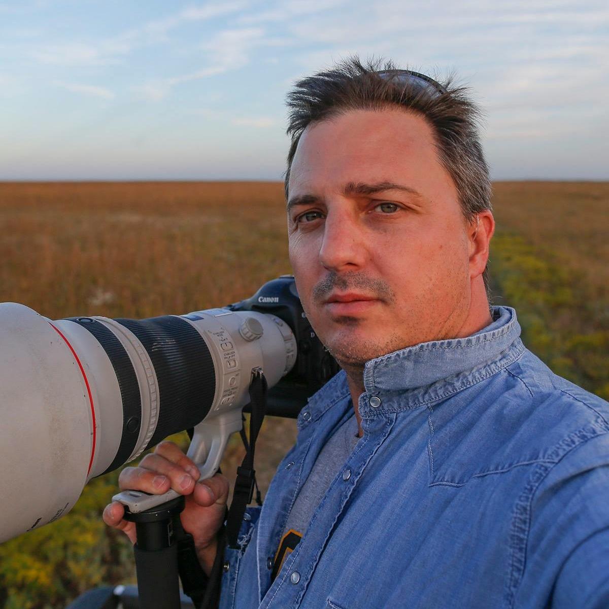 Wichita Eagle/ @kansasdotcom photojournalist. Drummer for Sometimes on Sunday. One of the few people actually from Wyoming.