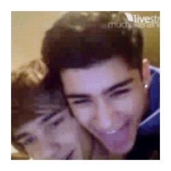 «chuck,io penso di essermi innamorato di te dalla prima volta che ho visto gli occhi tuoi,e..ti amo anche io,ti amo tantissimo.» {Noah}