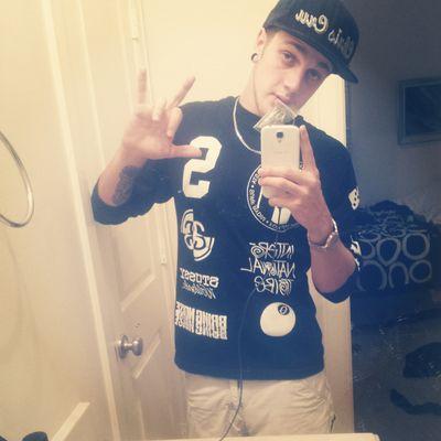 Rap, sing, work, smoke weed thats all i do!!!Royal music group