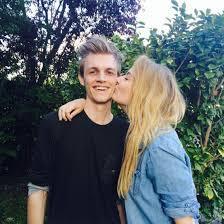 Hey,Allemaal ik ben Jill ik ben 21 jaar oud en woon bij Milan ik heb een kanaal op http://t.co/U5TPT250H5...Veel plezier met kijken Xxx