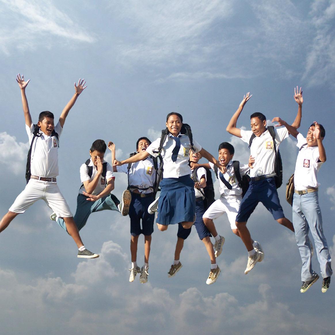 Sama sama pernah disatukan di sebuah tempat yang dinamakan sekolah (SD, SMP, SMA) | Nikmati masa nostalgia mu disini | #BOSNetwork