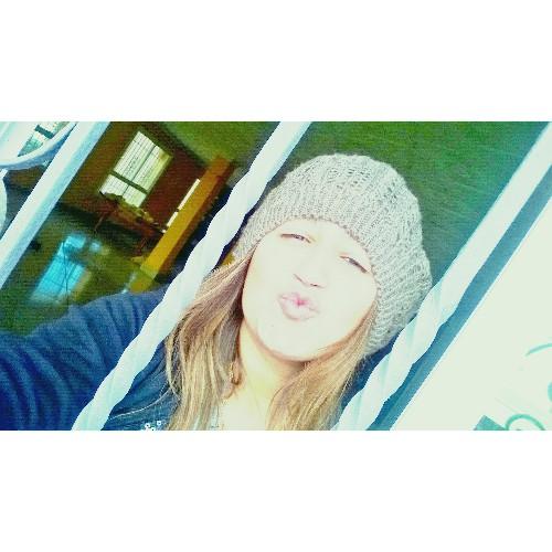 Nada de lo que cuentan representa lo que soy,paso de la mierda que me encuentro a dia de hoy miles de problemas & aqui estoi. 《26》 ♥