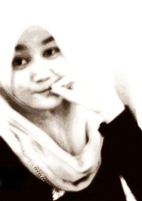 setiap cinta memiliki waktu nya jika sekarang blm saat nya belum pantas belum siap  maka belum beerarti itu tidak cinta  bersabar lah  lebih baik