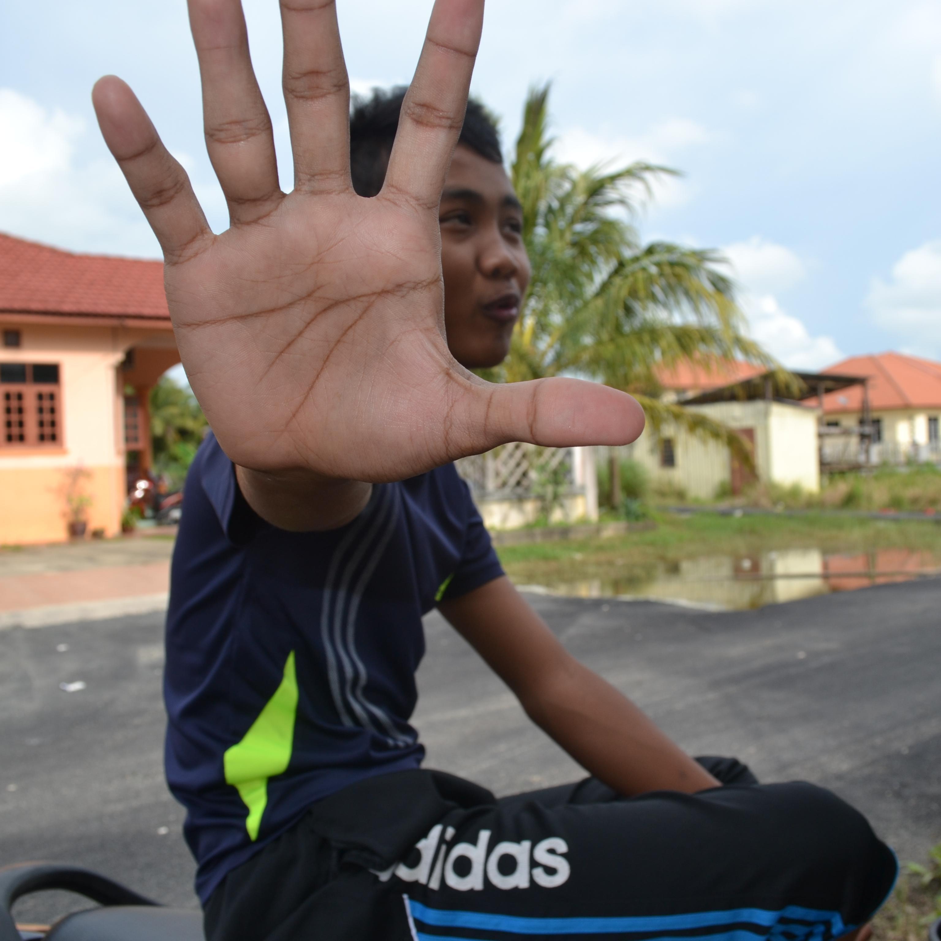 Saya DiLahirkan Secara Islam , Dibesarkan Oleh Ibubapa Islam , Diberi Ajaran Islam , Dan Saya Nak Mati Dalam Islam . Islam Tetap Di Hati :D