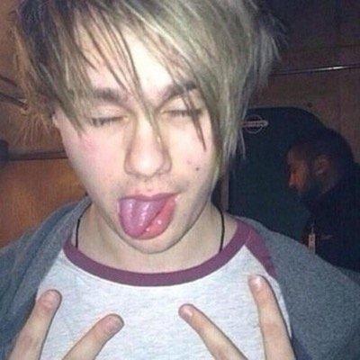 follow @505dick pls luv u