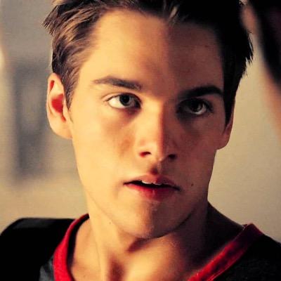 I have fangs,claws and anger issues. Don't piss me off. I'm looking for my Alpha,Scott. |Unclaimed|Bi|TWRP|SV|Part-Descriptive|#Anyship|AU|