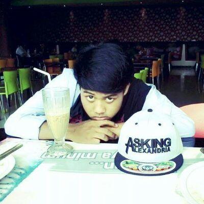 gitaris gagal of seribu candi | CINTA itu kaya TAI pas masih baru baunya nyengat banget kecium kemana* tapi lama kelamaan kering dan ilang gitu aja ˚_˚‖