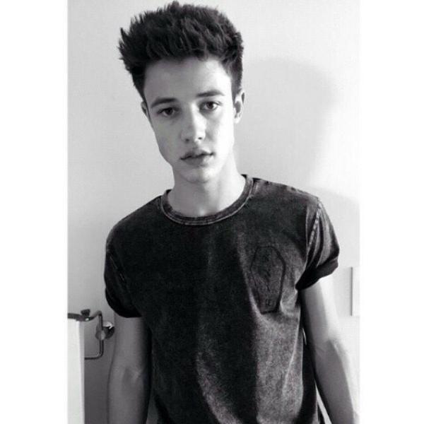 PLS FOLLOW @dallasftbeerx BC SHE GAVE U A FREE FOLLOW AND RT THIS LINK PLEASE! https://t.co/LIrzHCQlox