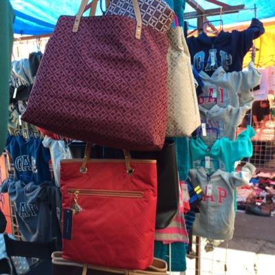 Venta de ropa para toda la familia, bolsos para dama y relojes. Productos originales importados y de reconocidas marcas.
