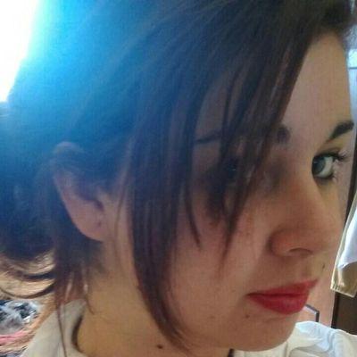 Aprendiz de Atriz, dramaturga, poetisa, arriscante de circo. E ser humana. Uma xícara de café me faz muito bem, mas umas doses de vodca me fazem melhor.
Utopia.