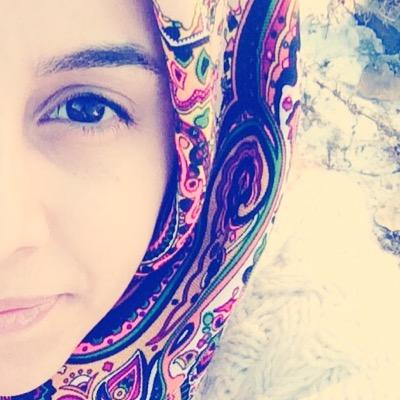 Gökyüzünü sever ! 
kuşlara takılıp gidiyor aklım ..