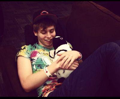 ellery5sos's profile picture. '@Luke5sos: Calum is daddy af'

my best friend tried sassing luke on stage but he beat her too it