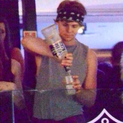 cakesgroupiie's profile picture. if luke is a penguin, he can come to my igloo any day ;-)