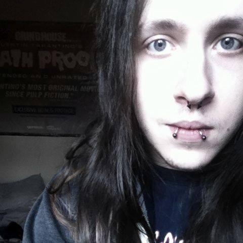 v0mitt's profile picture. 27 . Homo . Employed_ So goes the life of a bum