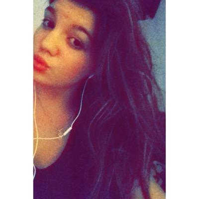 UneRvse's profile picture. 