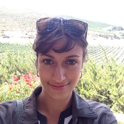 Alumna of @syracuseU. Lover of music, social justice and food.