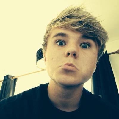 Everyone follow new band @24_7Official @tristanmaxted !  I follow back :)