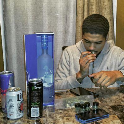IG- 93until__ 
Artist/Songwriter I AM #MYself
verses, beats, features contact me: miah6869@gmail.com
#AnyInstrumental #Tough