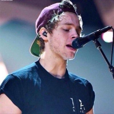 i gave you a free follow so please follow @CuthbertAddict in return ☺️ also RT some recent tweets from that account if you want a DM to ALL / any of 5sos!!!