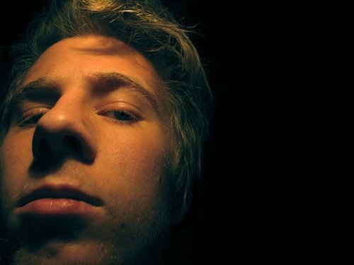 Male, danish, photojournalist-student, enjoys guitars and qotsa
