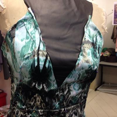 Pra quem adora vestidos,acha prático,feminino, romântico,sexy,elegante.E principalmente para todas as ocasiões.Gosto de vestir,criar modelos e vender.....bjsss.