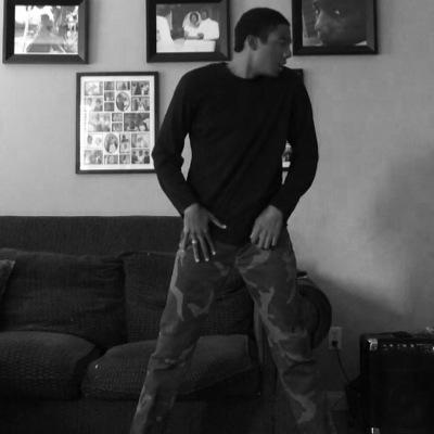 18 year old dancer from Las Vegas. follow me on Facebook @Kameron Lucas (Komic)