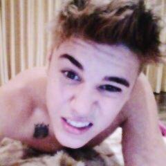 strippinbieber's profile picture. Heeey hunn! DO NOT FOLLOW this acc, but follow @starbucksbiebxr and @aqueengrande please, bc she gave you this free follow:)