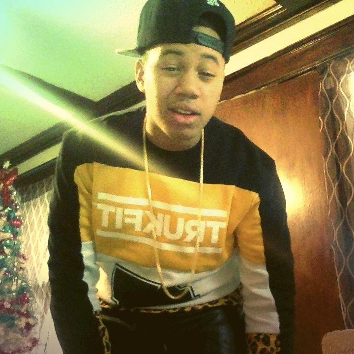 im gifted an thankful for that.man of many talents.im freaky almost famous not quite there but I'm close follow an ill follow back an do be doin that make shit