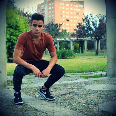 loco por estar a tu lado.