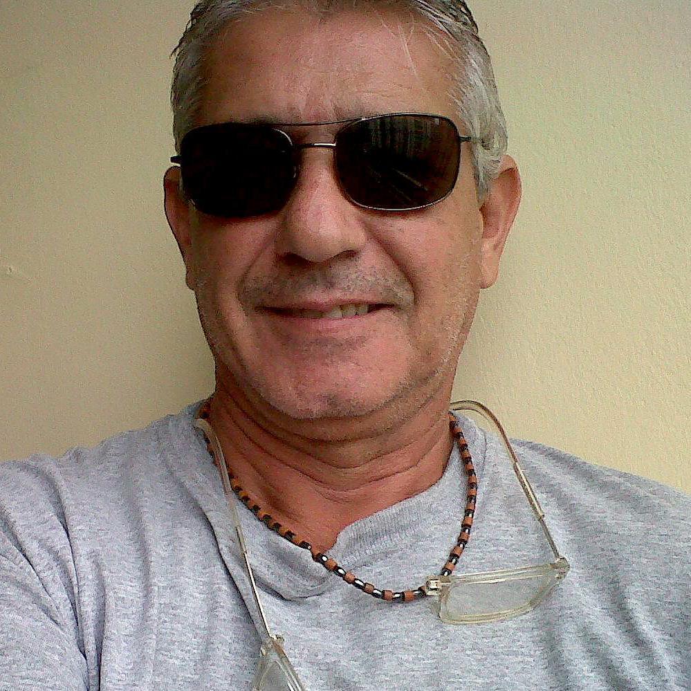Periodista Facilitador UBV. actualmente Director de la Oficina de Comunicación de la Contraloria de Tomás Lander.  CNP  #24.122, CRGV  #1.199. Sgto 1ro Milicia