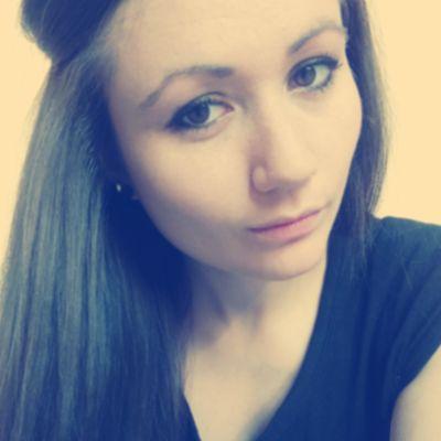 HannahCollins90's profile picture. 