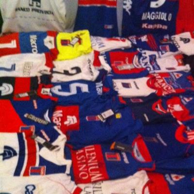 Espacio de todos,dedicado unicamente para archivar y almacenar Camisetas e indumetaria del Club Atletico Tigre.Mandanos tu aporte y colecciones.