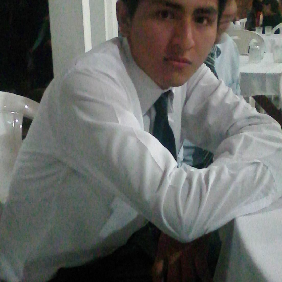 soy un chico de estatura nediana,soy delgado ,,,y sobre todo soy muy divertido