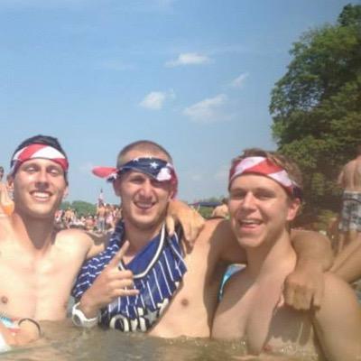 Minnetonka/Minneapolis. Univerisity of Minnesota alum. Life is a beach I'm just playing in the sand