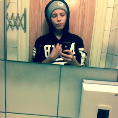 Just uploadin sum random things that's on my mind.
I'm 15 years old and i'm Half swedish, Half American.
Nigga please