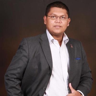 Saya seorang yang sukakan cabaran, sentiasa melihat perkara dari perspektif yang berbeza. 
I'm a frequent risk taker, looking at things from another angle.