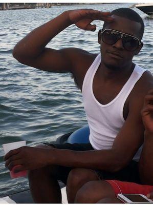 d2d30711's profile picture. WHAT'S LIFE WITHOUT PRESSURE????? REAL MEN DON'T BREAK THEY FIGURE THINGS OUT. BEFORE YOU JUDGE ME WALK IN MY SHOES.