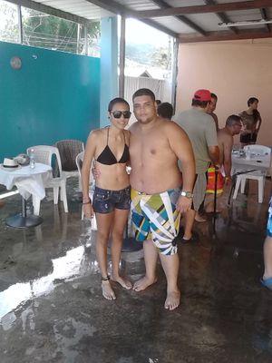 Me llamo Carlos me pueden decir pollo.