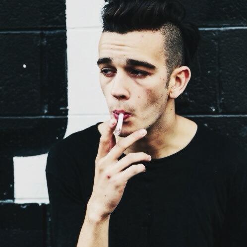 burnvictms's profile picture. 17 || the 1975 || paramore