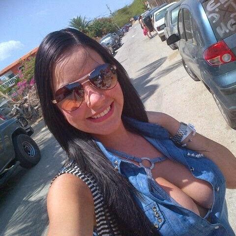 Observa fotos de mis amigas desnudas en mi pagina ;)