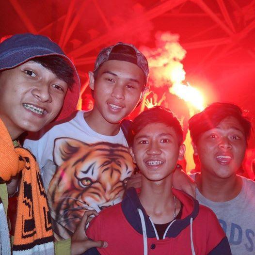 Untuk sukses jangan pernah mengeluh dalam menghadapinya :') keikhlasan akan membawa keberhasilan , itulah kunci hidup