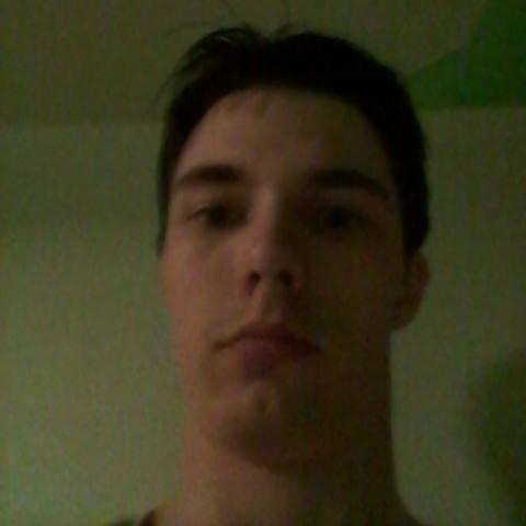 HoWiD123's profile picture. en faites j'ai tous arrêter Plus le temps de tournez des video Du coup bah J'ai Supprimer ma chaine ! pour éviter de vous faire de fausse joie les amis !