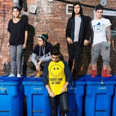 I'm a Jai's and Luke's girl. Love the Janoskians. My dream is to have the boys follow me ❤️
PLEASE FOLLOW ME BOYS! TODAY IT MY BIRTHDAY