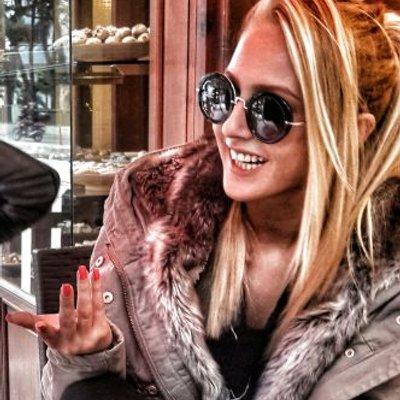 Her hakkın bende saklı, hak edince alırsın.