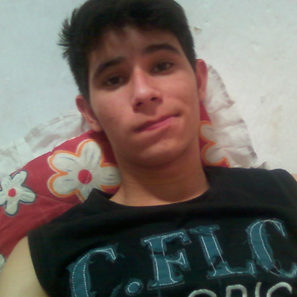 matheus10191's profile picture. Difícil mesmo é se sentir longe de alguém que está a um passo de você.