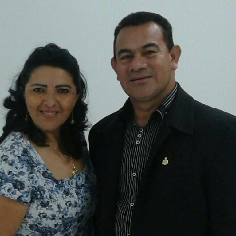 Casada com um homem de Deus ap. Idenilson  Nascimento temos 3 lindos filhos Joel Victor, Ismael Heitor e Debora Clice todos a serviço do Reino de Deus!