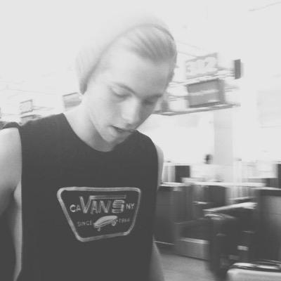 free follow from @the5sosdonut