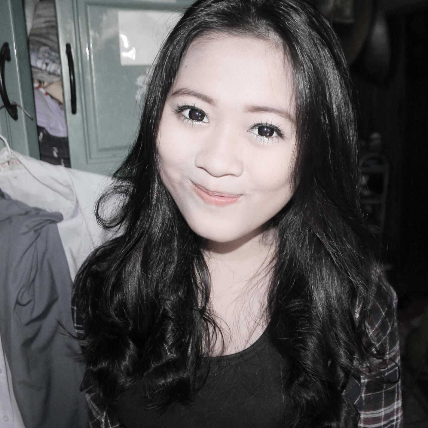 virasallshakila's profile picture. alone !!