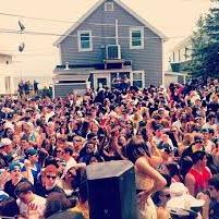 Follow us and DM us what you think of the parties that you have attended at Rutgers. Just street address, rating on a scale from 1-10 and a quick reason why.